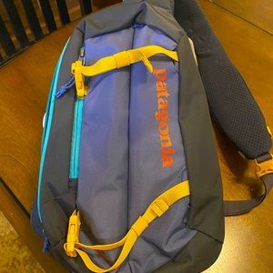 Patagonia Atom 8L Sling Bag in Smolder Blue